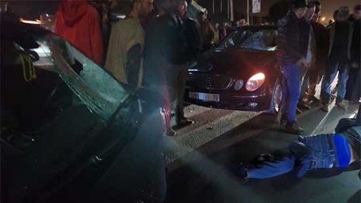 أحدهم حالته حرجة.. سيارة تصدم شخصين حاولا عبور الطريق بمدخل مدينة العروي أحدهم حالته حرجة.. سيارة تصدم شخصين حاولا عبور الطريق بمدخل مدينة العروي