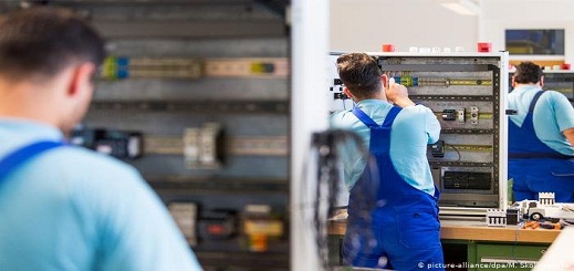 قانون الهجرة الجديد سيدخل مارس المقبل حيز التنفيذ.. ألمانيا تسهل "تأشيرة عمل" لجلب العمال المهرة قانون الهجرة الجديد سيدخل مارس المقبل حيز التنفيذ.. ألمانيا تسهل "تأشيرة عمل" لجلب العمال المهرة