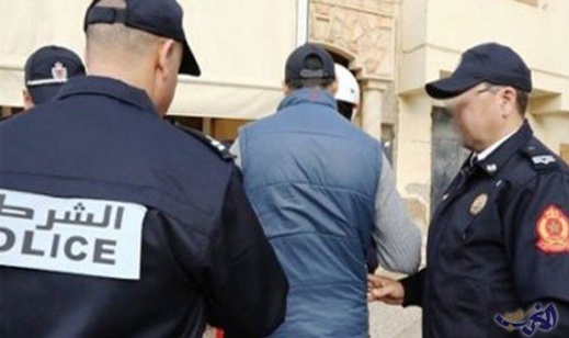 توقيف أربعة أشخاص ينشطون تنظيم الهجرة السرية والاتجار بالبشر توقيف أربعة أشخاص ينشطون تنظيم الهجرة السرية والاتجار بالبشر