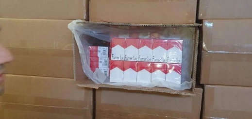 الجمارك تحبط محاولة تهريب شحنة ضخمة من علب السجائر الجمارك تحبط محاولة تهريب شحنة ضخمة من علب السجائر