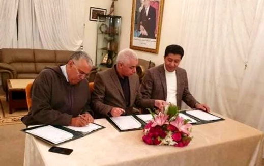 وزير الصحة والجامعي وبعيوي يوقعان اتفاقية شراكة لبناء مركز استشفائي جهوي جديد ومركز لتحاقن الدم بوجدة وزير الصحة والجامعي وبعيوي يوقعان اتفاقية شراكة لبناء مركز استشفائي جهوي جديد ومركز لتحاقن الدم بوجدة