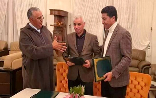 وزير الصحة والجامعي وبعيوي يوقعان اتفاقية شراكة لبناء مركز استشفائي جهوي جديد ومركز لتحاقن الدم بوجدة وزير الصحة والجامعي وبعيوي يوقعان اتفاقية شراكة لبناء مركز استشفائي جهوي جديد ومركز لتحاقن الدم بوجدة