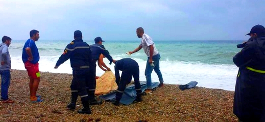 الدريوش.. شاطئ "شملالة" بجماعة امجاو يلفظ جثث 3 نساء وشاب في مقتبل العمر الدريوش.. شاطئ "شملالة" بجماعة امجاو يلفظ جثث 3 نساء وشاب في مقتبل العمر
