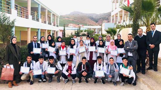 تلاميذ ثانوية الخوارزمي الإعدادية يستفيدون من دورة تكوينية في مجال الصحافة