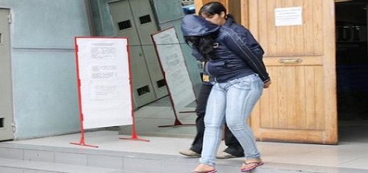 اعتقال مهاجرتين مغربيتين بعد استغلالهما فتاة قاصر في ممارسة الدعارة وترويج المخدرات ببرشلونة اعتقال مهاجرتين مغربيتين بعد استغلالهما فتاة قاصر في ممارسة الدعارة وترويج المخدرات ببرشلونة