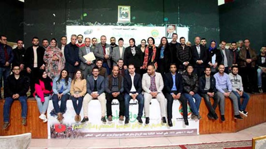 خبراء يقارعون موضوع "الشباب المغربي بين الواقع السوسيو-قتصادي ومآلات الهجرة" بالناظور خبراء يقارعون موضوع "الشباب المغربي بين الواقع السوسيو-قتصادي ومآلات الهجرة" بالناظور