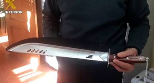 الشرطة تلقي القبض على مغربيتين تعتديان على المواطنين بالسلاح الأبيض وسط مليلية الشرطة تلقي القبض على مغربيتين تعتديان على المواطنين بالسلاح الأبيض وسط مليلية