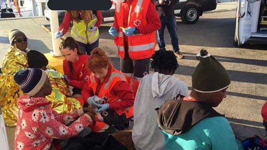 بالصور.. السلطات الإسبانية تنقل 31 مرشحا للهجرة من جزيرة "إشفارن" قرب الناظور مدينة مليلية بالصور.. السلطات الإسبانية تنقل 31 مرشحا للهجرة من جزيرة "إشفارن" قرب الناظور مدينة مليلية