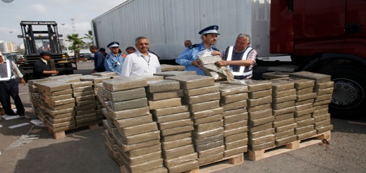 الأمن يحبط عملية تهريب طن ونصف الطن من "الحشيش" بأحد موانئ الشمال الأمن يحبط عملية تهريب طن ونصف الطن من "الحشيش" بأحد موانئ الشمال