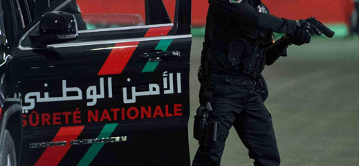 شرطي يضطر لإشهار سلاحه الوظيفي لتوقيف شخص عرض أحد الأشخاص لاعتداء جسدي خطير شرطي يضطر لإشهار سلاحه الوظيفي لتوقيف شخص عرض أحد الأشخاص لاعتداء جسدي خطير