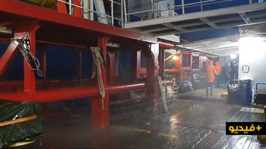 شاهدوا بالفيديو.. إنقاذ 32 مهاجراً من بينهم 10 أطفال وامرأة حامل شاهدوا بالفيديو.. إنقاذ 32 مهاجراً من بينهم 10 أطفال وامرأة حامل