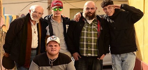 عائلة إسبانية تتبرع بمنزل بـ"مالقا" لفائدة مهاجرين ضمنهم شابان مغربيان عائلة إسبانية تتبرع بمنزل بـ"مالقا" لفائدة مهاجرين ضمنهم شابان مغربيان