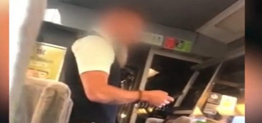 ضجة كبرى إثر تصريحات عنصرية من مراقب بقطار يربط باريس ببروكسل ضجة كبرى إثر تصريحات عنصرية من مراقب بقطار يربط باريس ببروكسل