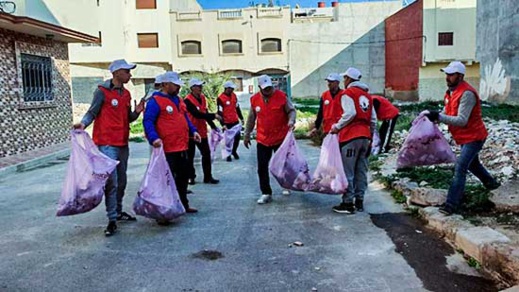 الناظور.. جمعية اولاد بوعطية تنظم حملة تحسيسية بأهمية الحفاظ على البيئة بحي شعالة 