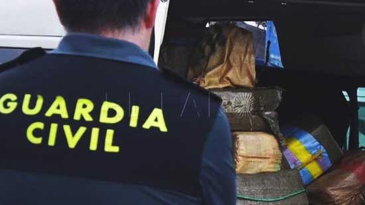 بالصور.. إيقاف أحد أفراد الجالية حاول تهريب شاب مغربي داخل سيارته الى إسبانيا