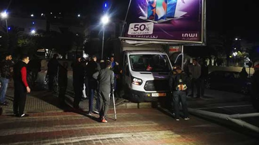 سائق متهور لناقلة نفعية يصطدم بعمود كهربائي ولوحة إشهارية عمومية وسط الناظور سائق متهور لناقلة نفعية يصطدم بعمود كهربائي ولوحة إشهارية عمومية وسط الناظور