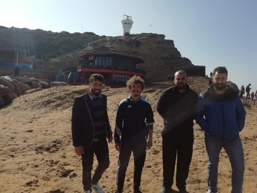 صور: مُغامر فرنسي يجُوب إفريقيا بدراجة هوائية.. يحُطّ الرحال بالناظور للتعرّف على أهلها