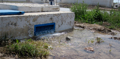 انفجار قناة رئيسية للماء الصالح للشرب بسلوان منذ شهرين والمسؤولون في سبات عميق