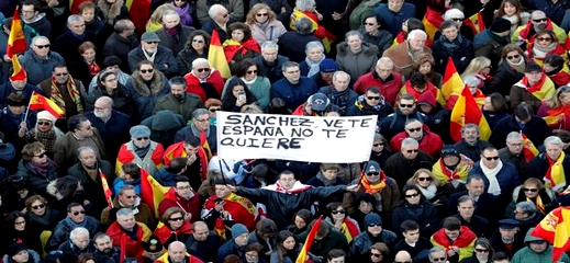 إسبانيا.. حزب "فوكس" اليميني المتطرف يتظاهر ضد حكومة سانشيز الائتلافية