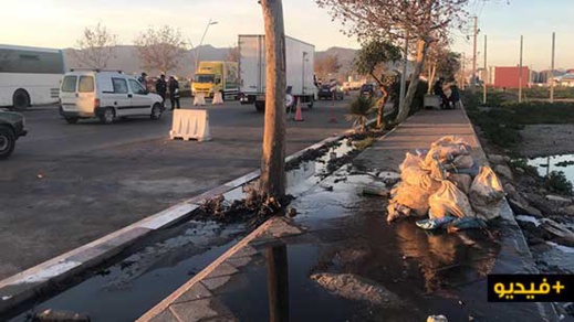بالفيديو.. إنفجار قناة للصرف الصحي بمدخل الناظور يعكر هواء المدينة بالروائح النتنة
