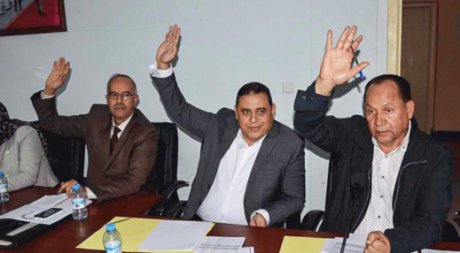 الناظور.. فريق العدالة والتنمية يتراجع عن التحالف مع البام ساعات قبل موعد الحسم الناظور.. فريق العدالة والتنمية يتراجع عن التحالف مع البام ساعات قبل موعد الحسم