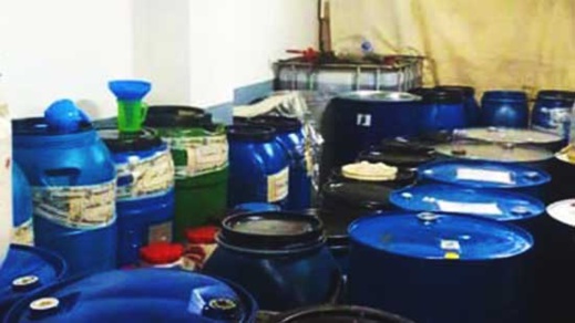 بالصور.. حجز عدة أطنان من المواد الغذائية المهربة مخزنة في ظروف غير صحية بالصور.. حجز عدة أطنان من المواد الغذائية المهربة مخزنة في ظروف غير صحية