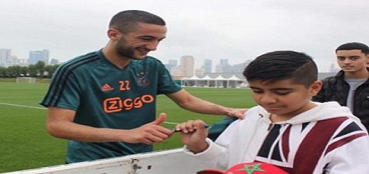 بالصور…الريفي "زياش" يخطف الأضواء في معسكر الدوحة بعد قيامه بمبادرة رائعة بالصور…الريفي "زياش" يخطف الأضواء في معسكر الدوحة بعد قيامه بمبادرة رائعة