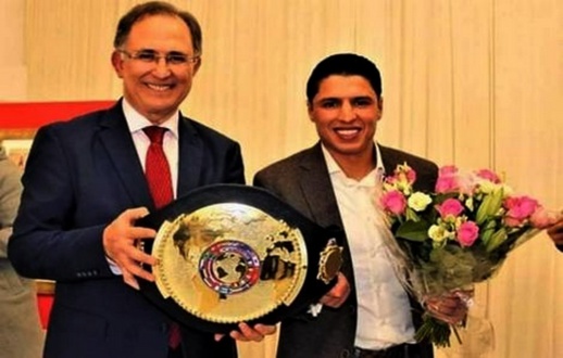 سفير المغرب بهولندا يكرم البطل العالمي الريفي زكرياء التجارتي سفير المغرب بهولندا يكرم البطل العالمي الريفي زكرياء التجارتي