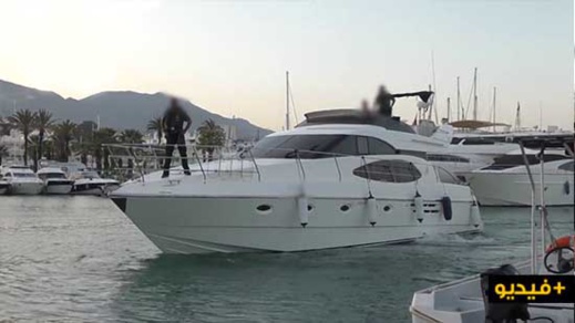 بالفيديو.. توقيف قارب يحمل كمية مهمة من الحشيش في عرض البحر بالفيديو.. توقيف قارب يحمل كمية مهمة من الحشيش في عرض البحر