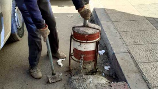 بالصور.. الشرطة الإدارية تزيل حواجز من الإسمنت تعيق حركة الراجلين والسيارات بمدينة الناظور بالصور.. الشرطة الإدارية تزيل حواجز من الإسمنت تعيق حركة الراجلين والسيارات بمدينة الناظور