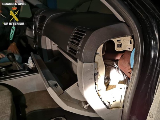 ايقاف مواطن مغربي حاول تهجير فتاة مالية إلى مليلية ايقاف مواطن مغربي حاول تهجير فتاة مالية إلى مليلية