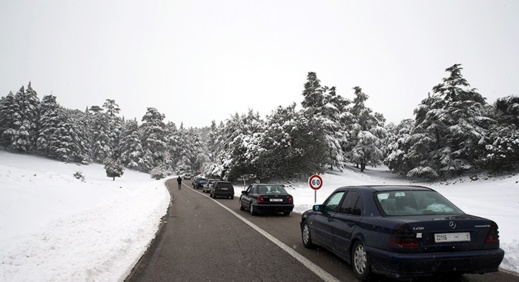 تساقطات ثلجية ورياح أحيانا قوية ابتداء من اليوم تساقطات ثلجية ورياح أحيانا قوية ابتداء من اليوم