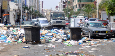 الأزبال تغزو مدينة الناظور وتهدد صحة الساكنة وسط تجاهل الجهات المسؤولة لخطورة الوضع الأزبال تغزو مدينة الناظور وتهدد صحة الساكنة وسط تجاهل الجهات المسؤولة لخطورة الوضع