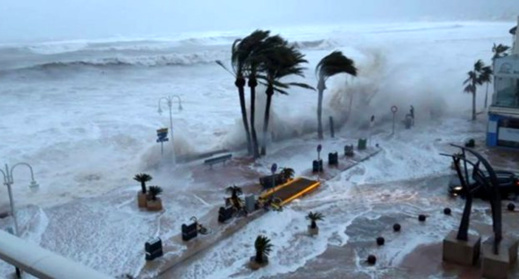 عاصفة قوية تواصل اجتياحها لإسبانيا متسببة في قطع الطرق وإغلاق المدارس ومقتل 3 أشخاص عاصفة قوية تواصل اجتياحها لإسبانيا متسببة في قطع الطرق وإغلاق المدارس ومقتل 3 أشخاص