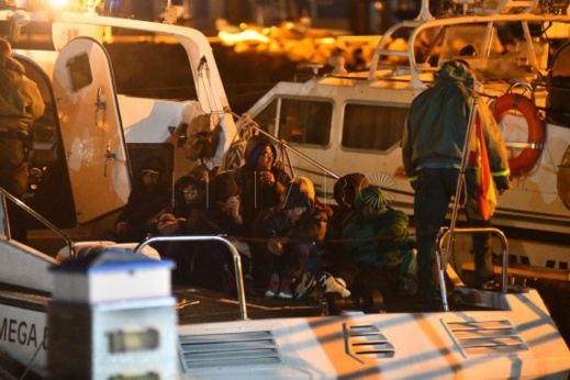 إسبانيا تنقذ 9 مهاجرين مغاربة من الغرق.. وتستعد لإعادتهم للمغرب