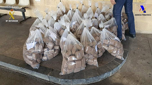 احباط محاولة تهريب كمية مهمة من الحشيش عبر شاحنة انطلقت من ميناء مليلية احباط محاولة تهريب كمية مهمة من الحشيش عبر شاحنة انطلقت من ميناء مليلية