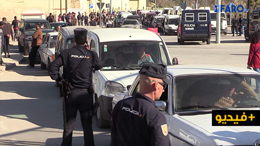 طريق جديد بمعبر فرخانة ل"غير حاملي البضائع" تفاديا للإزدحام طريق جديد بمعبر فرخانة ل"غير حاملي البضائع" تفاديا للإزدحام