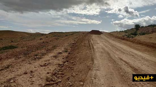 إصلاح طريق رابطة بين 5 دواوير ممتدة على مسافة 30 كلم نواحي الدريوش إصلاح طريق رابطة بين 5 دواوير ممتدة على مسافة 30 كلم نواحي الدريوش