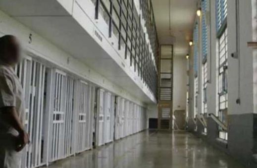 انتحار سجين مغربي احتجاجا على إرجاعه لأرض الوطن انتحار سجين مغربي احتجاجا على إرجاعه لأرض الوطن