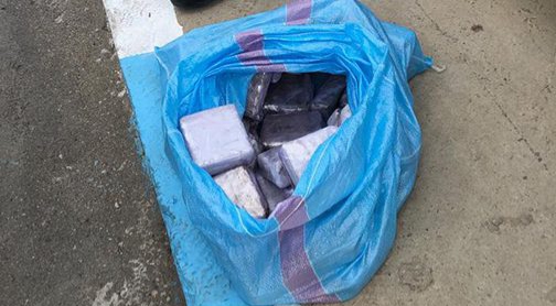 الكلاب المدربة تحبط عملية تهريب 343 كلغ من الحشيش الكلاب المدربة تحبط عملية تهريب 343 كلغ من الحشيش