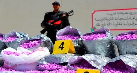 ضمنهم فتاة قاصر.. اعتقال 4 أشخاص بالطريق السيار بحوزتهم كمية مهمة من القرقوبي ضمنهم فتاة قاصر.. اعتقال 4 أشخاص بالطريق السيار بحوزتهم كمية مهمة من القرقوبي