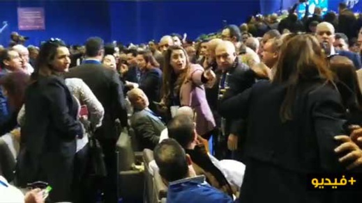 انطلاق أشغال مؤتمر "البام" على وقع احتجاجات وتبادل الاتهامات بين تيارات الحزب انطلاق أشغال مؤتمر "البام" على وقع احتجاجات وتبادل الاتهامات بين تيارات الحزب