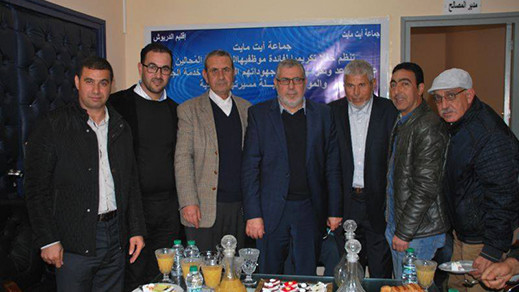 جماعة "آيت مايت" تكرّم أحد موظفيها بمناسبة إحالته على التقاعد جماعة "آيت مايت" تكرّم أحد موظفيها بمناسبة إحالته على التقاعد