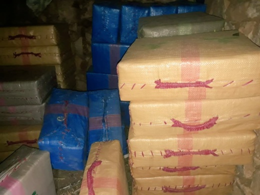 بالصور.. حجز 7 أطنان من المخدرات وأربع سيارات وبنادق صيد وذخيرة