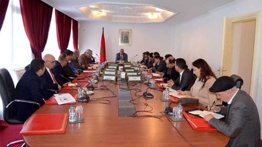 عامل الحسيمة يلتقي مديري المؤسسات البنكية لتفعيل برنامج دهم المقاولات الصغرى عامل الحسيمة يلتقي مديري المؤسسات البنكية لتفعيل برنامج دهم المقاولات الصغرى