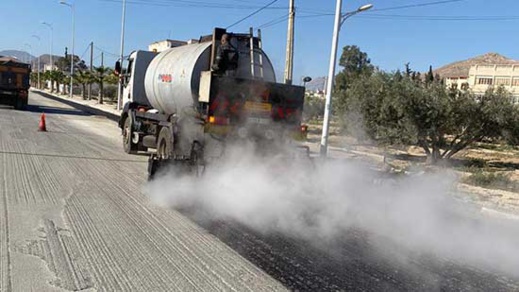 تزفيت مداخيل بلدية ميضار في اطار مشروع التأهيل الحضري