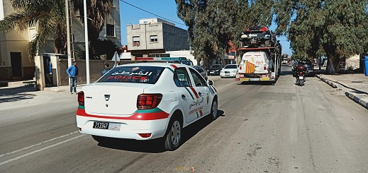 أمن الناظور يوقف شابين ظهرا في فيديو يحاولان سرقة محتويات شاحنة  تحمل عربات الرالي