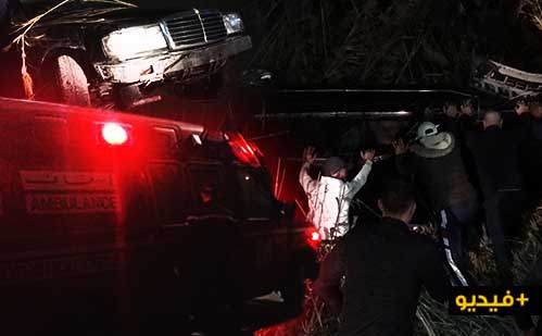 شاهدوا.. "التفحيط" يتسببُ في حادثة انقلاب سيارة يقودها مراهق وسط الناظور شاهدوا.. "التفحيط" يتسببُ في حادثة انقلاب سيارة يقودها مراهق وسط الناظور
