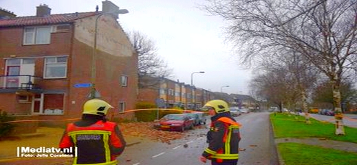 عاصفة في هولندا: الرياح تدمر أسطح المنازل.. ومخاوف من الفيضانات عاصفة في هولندا: الرياح تدمر أسطح المنازل.. ومخاوف من الفيضانات