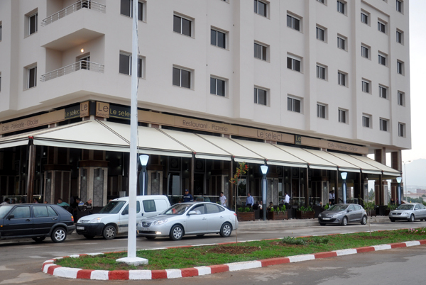 مقهى، مطعم ومثلجات Le Select يفتتح أبوابه رسميا مقهى، مطعم ومثلجات Le Select يفتتح أبوابه رسميا